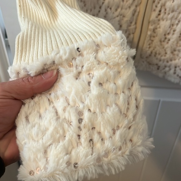 New! Never worn. A la cart fur jacket - Picture 4 of 5